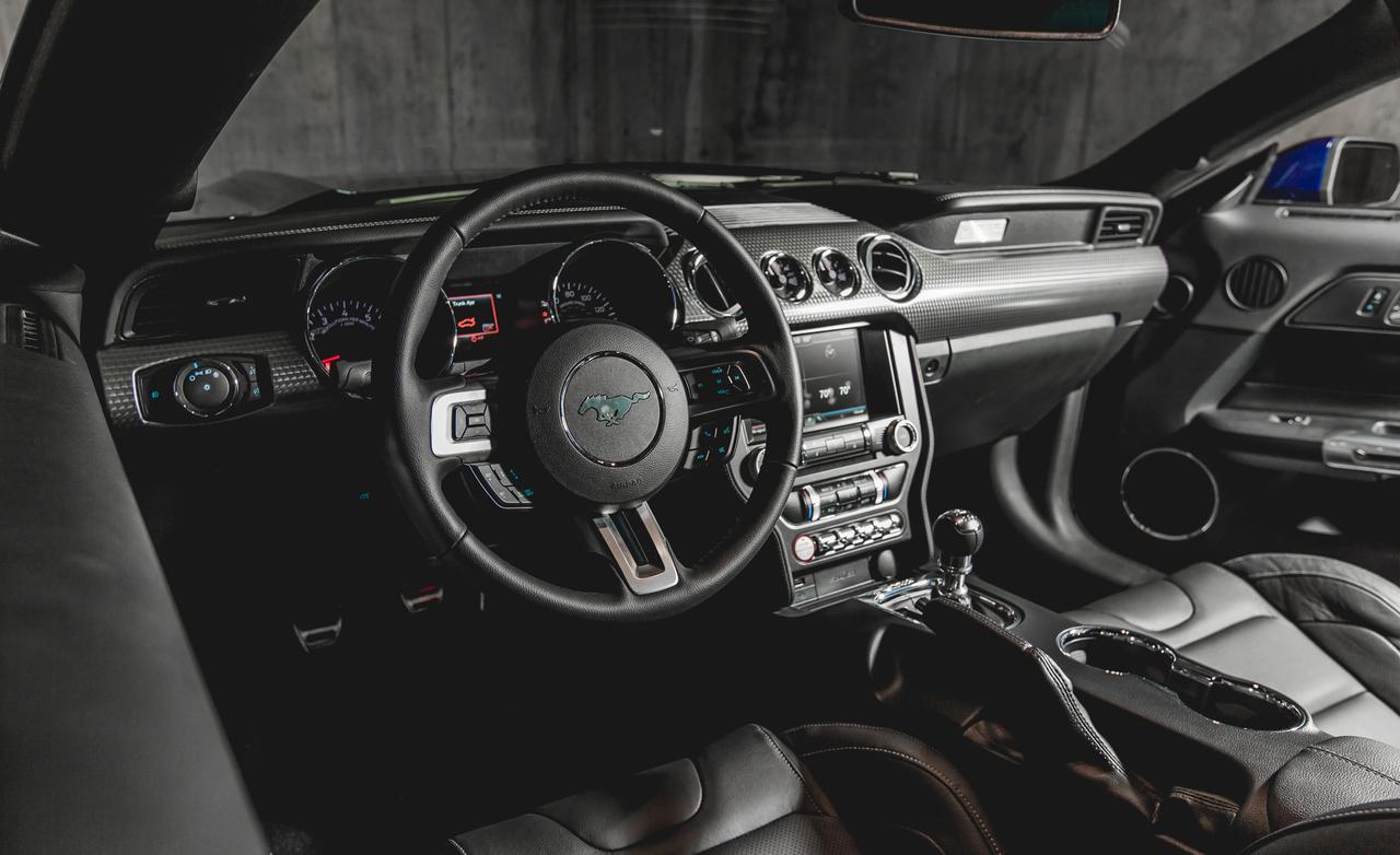 2015-ford-mustang-gt-interior-1.jpg