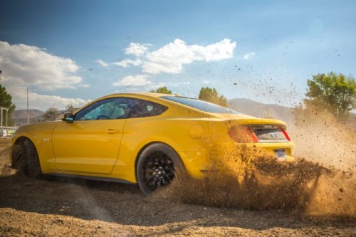 2015-ford-mustang-gt-rear-three-quarter