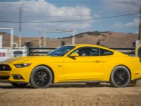 2015-ford-mustang-gt-side-in-motion