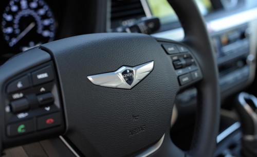 2015-hyundai-genesis-50-steering-wheel-badge