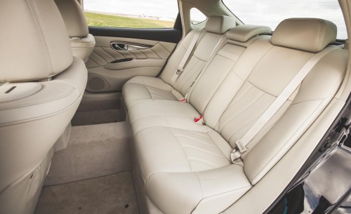 2015 Infiniti Q70L Interior