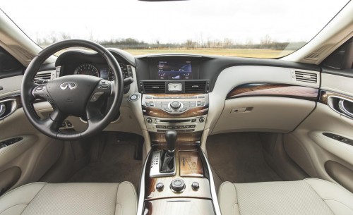 2015 Infiniti Q70L Interior