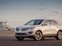2015-lincoln-mkc-front-side-view-with-lifeguard-tower