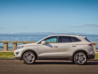 2015-lincoln-mkc-side-view-parked