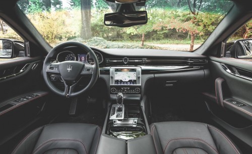 2015 Maserati Quattroporte GTS Interior