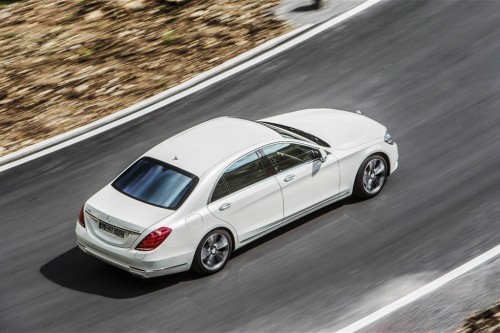 2015-mercedes-benz-s550-plug-in-hybrid-in-motion-front-view
