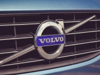 2015-volvo-v60-grille-and-badge