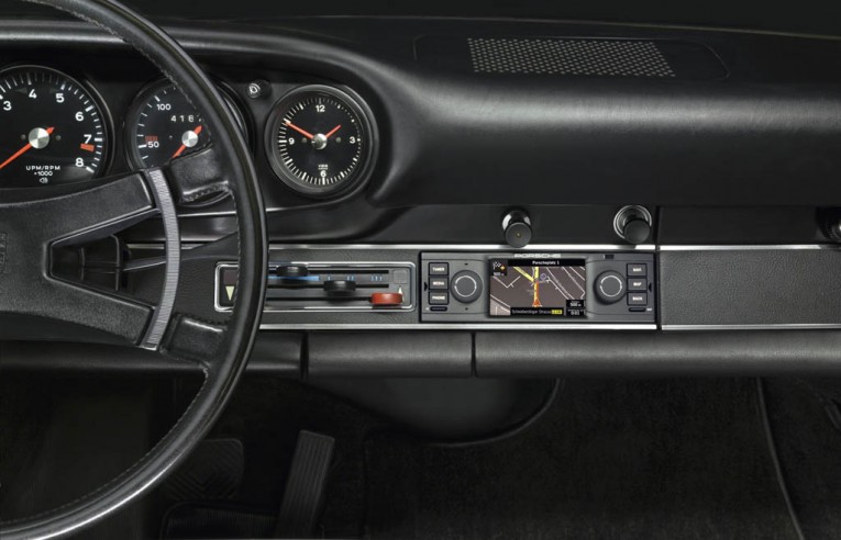Porsche-Classic-navigation-radio