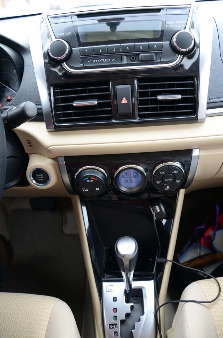 Toyota Yaris sedan 2014 Interior