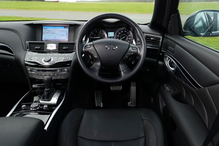 Infiniti Q70 Interior