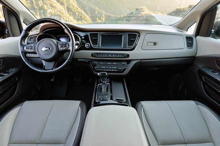 2015 Kia Sedona interior