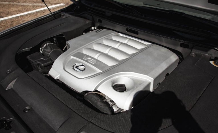 2015 Lexus LX570 5.7-liter V-8 engine