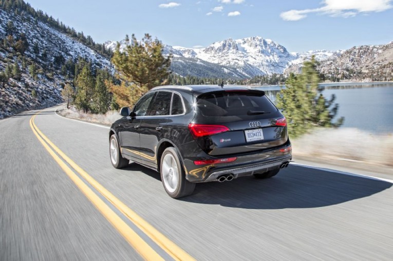 2015-audi-sq5-rear-three-quarter-in-motion