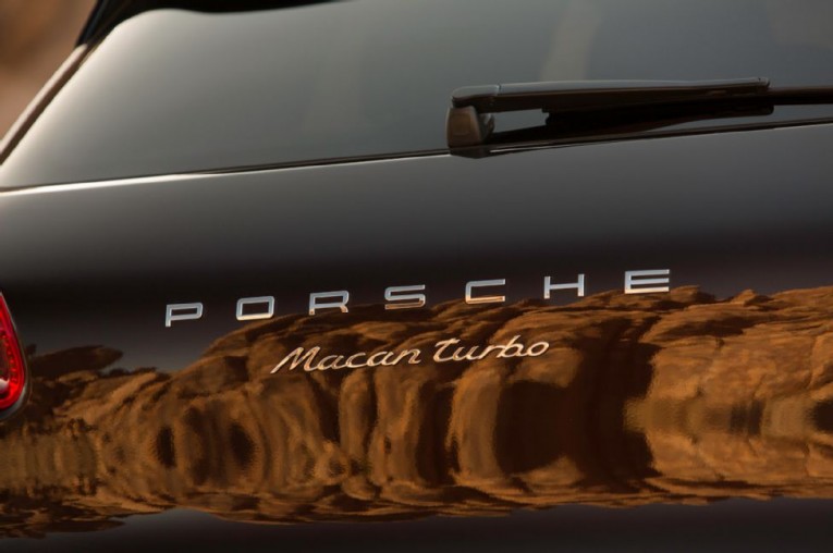 2015-porsche-macan-turbo-rear-badge