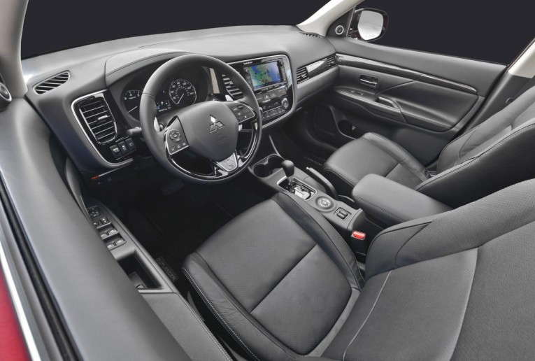 2016 Mitsubishi Outlander facelift interior