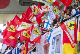 Chinese_GP_fans_Ferrari_flags