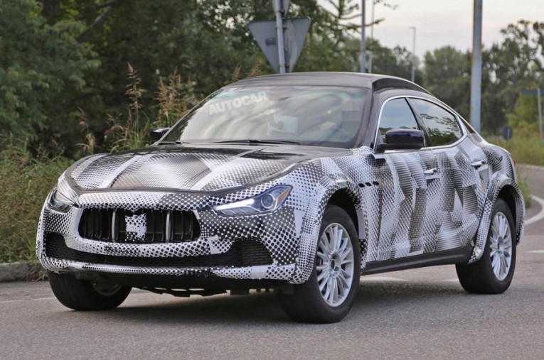 maserati levante spy photo