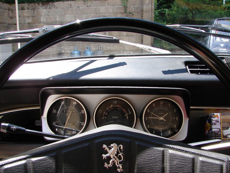 Peugeot 204 Interior