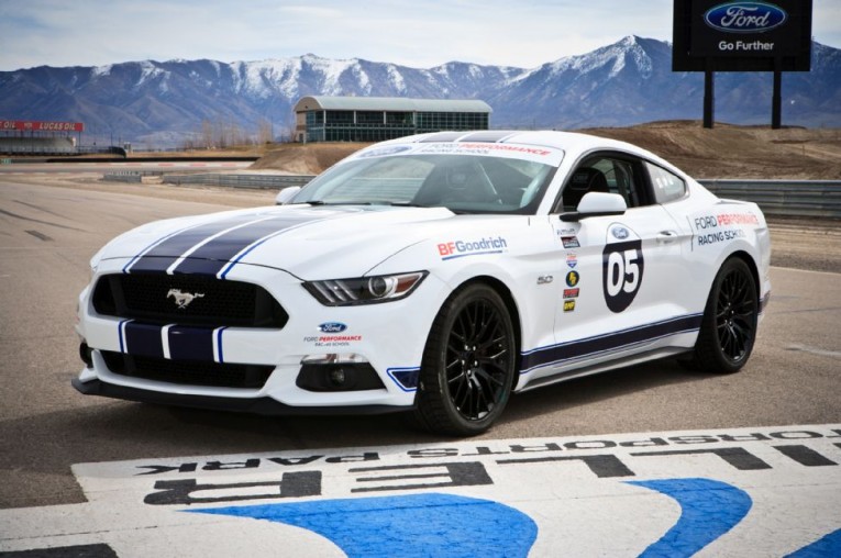 2015-ford-mustang-gt-front-three-quarters