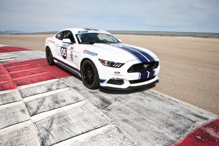 2015-ford-mustang-gt-front-three-quarters