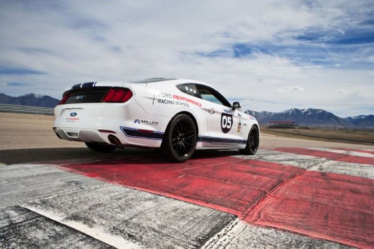 2015-ford-mustang-gt-rear-three-quarters