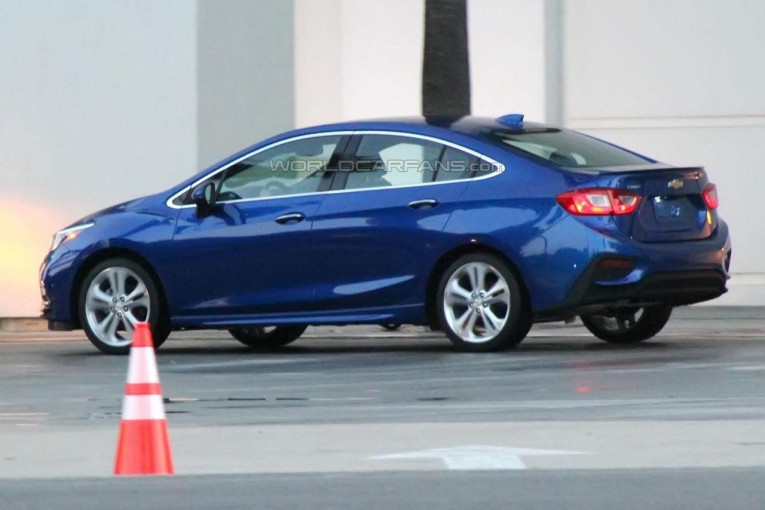 2016 Chevrolet Cruze spy photo