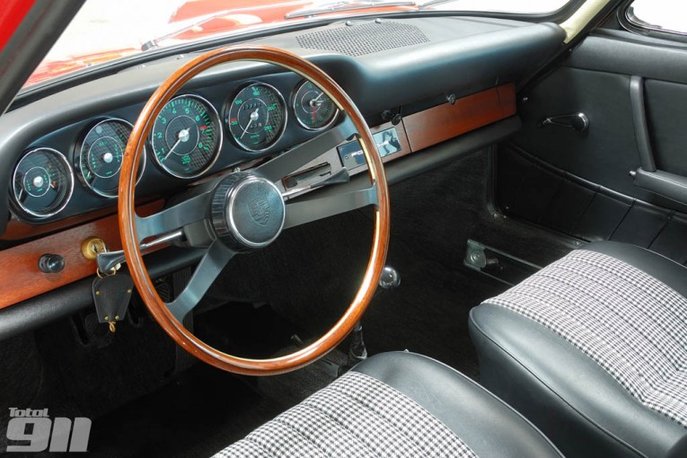 Porsche 901 dashboard