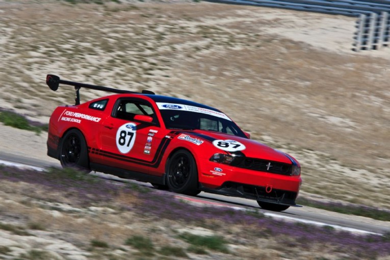 ford-mustang-boss-302-frs-side-in-motion