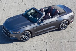 2015-ford-mustang-gt-convertible-front-side-view-from-above