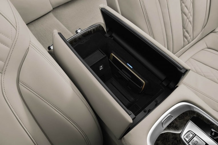 2016-BMW-7-Series-17