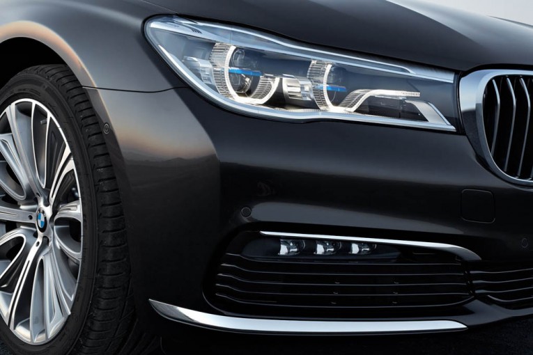2016-BMW-7-Series-29