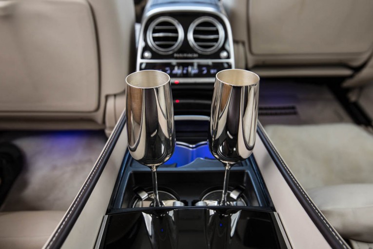 2016-mercedes-maybach-s600-rear-center-console