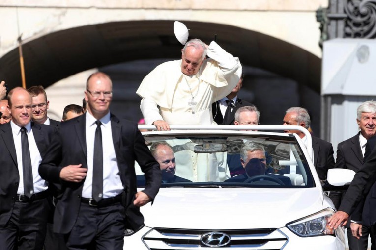 Hyundai Santa Fe Convertible Popemobile 