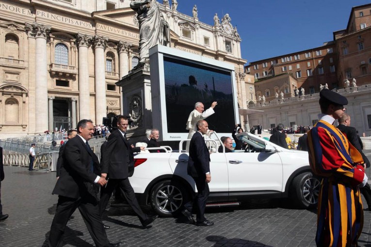 Hyundai Santa Fe Convertible Popemobile 