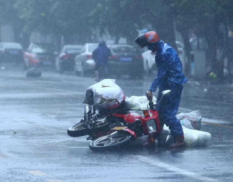 How-to-Ride-Your-Motorcycle-in-the-Rain