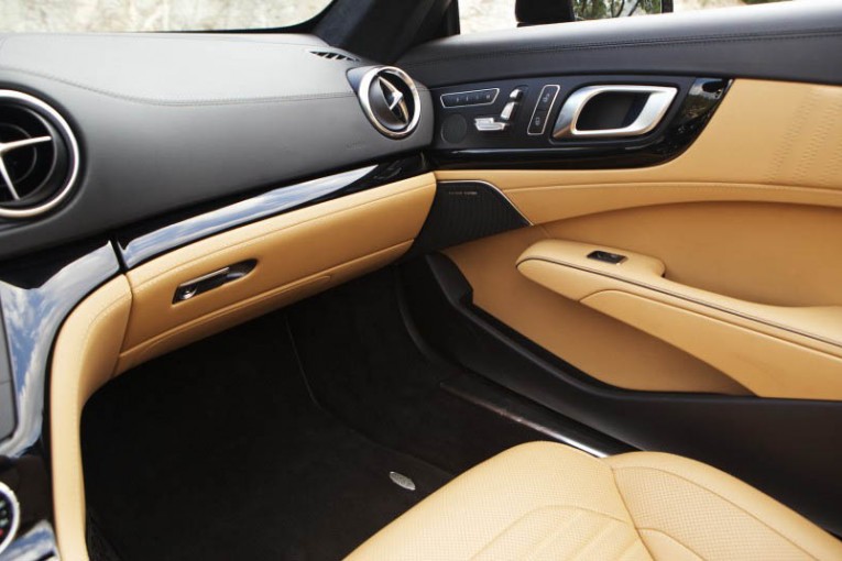 2015-Mercedes-Benz-SL400-144