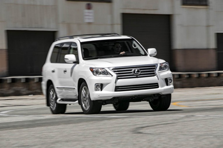 2015-lexus-lx-570-front-end-turn