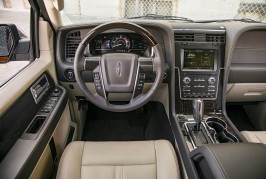 2015-lincoln-navigator-cockpit