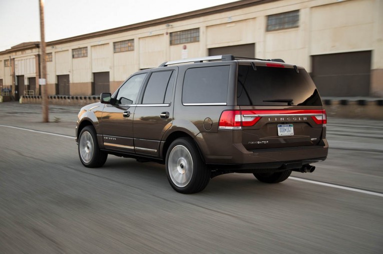 2015-lincoln-navigator-rear-three-quarter-in-motion