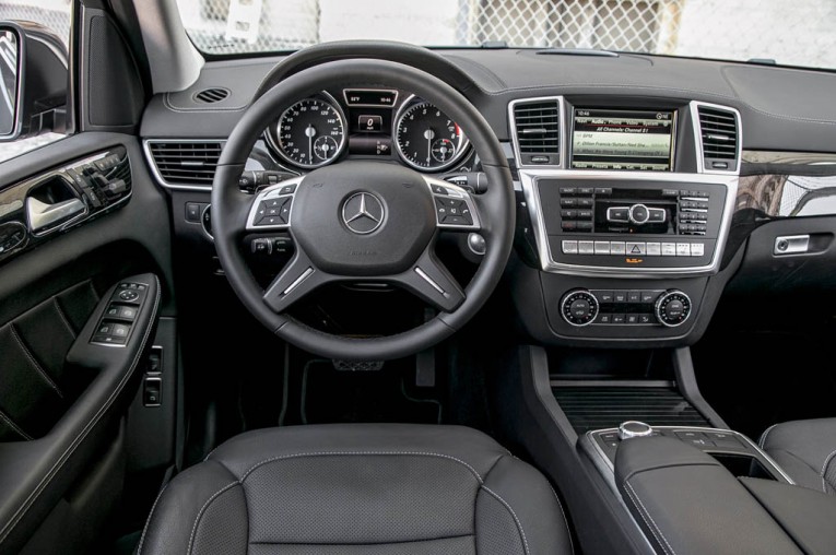 2015-mercedes-benz-gl450-4matic-cockpit