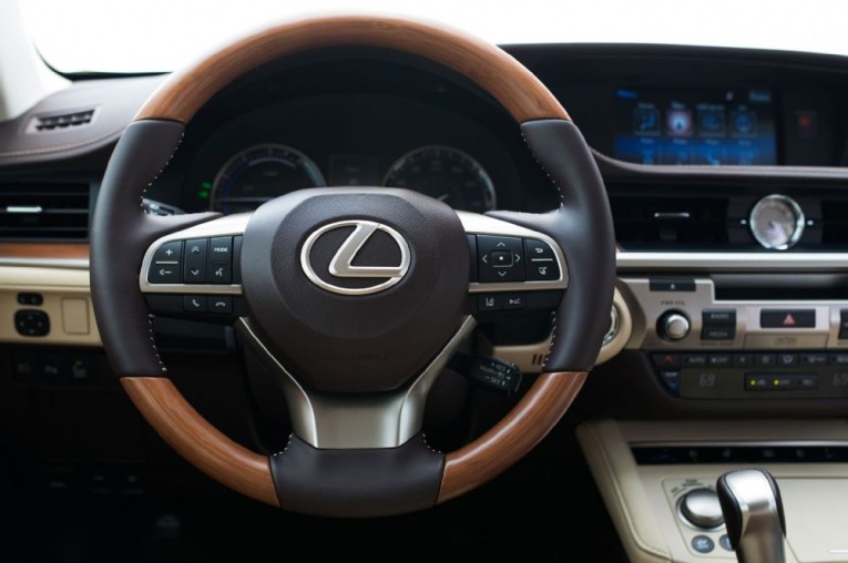 2016 Lexus ES 300h Interior