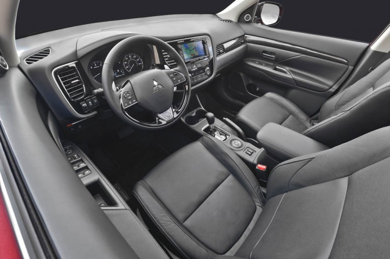 2016 Mitsubishi Outlander Interior