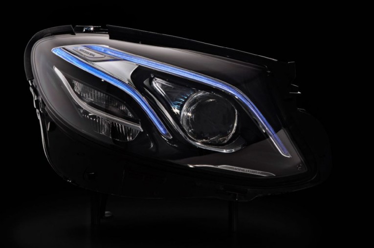 2017-mercedes-benz-e-class-headlight