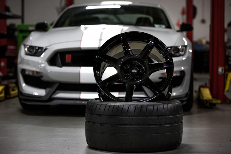 Ford Shelby GT350R Mustang carbon fiber wheels