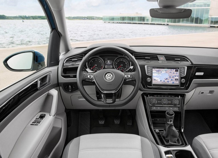 Volkswagen Touran 2016 Interior