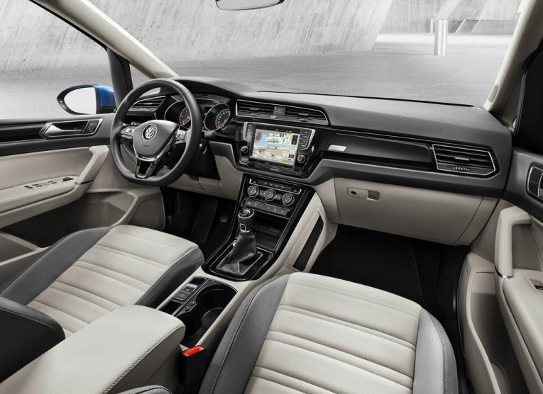 Volkswagen Touran 2016 Interior