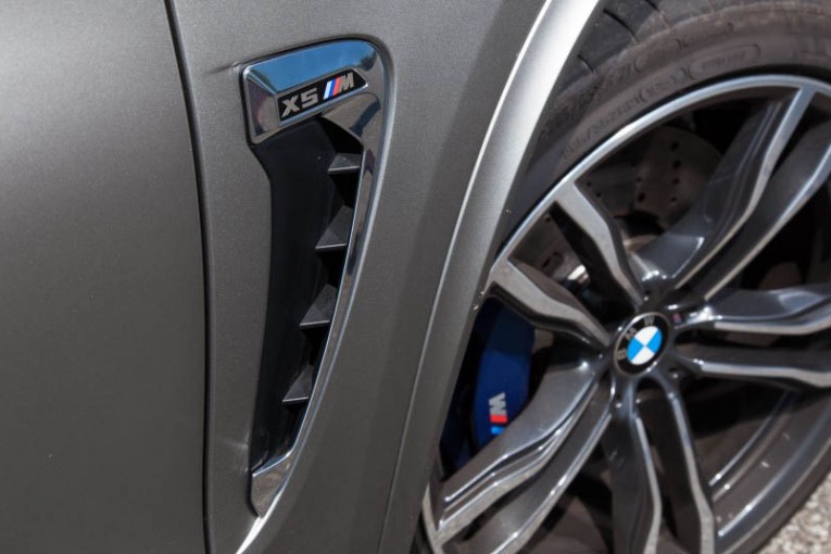 2015-BMW-X5-M-112