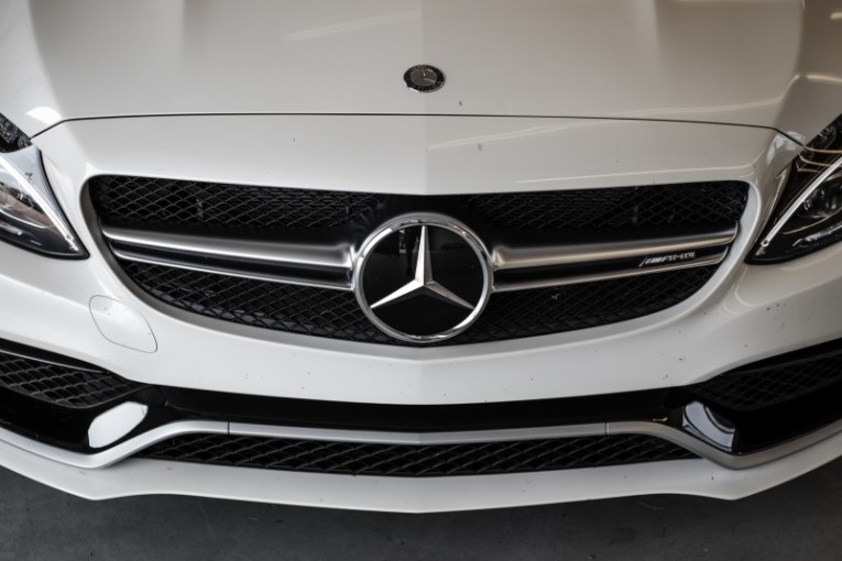 2015-Mercedes-AMG-C63-S-Model-111