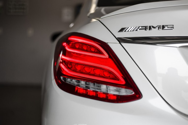 2015-Mercedes-AMG-C63-S-Model-118