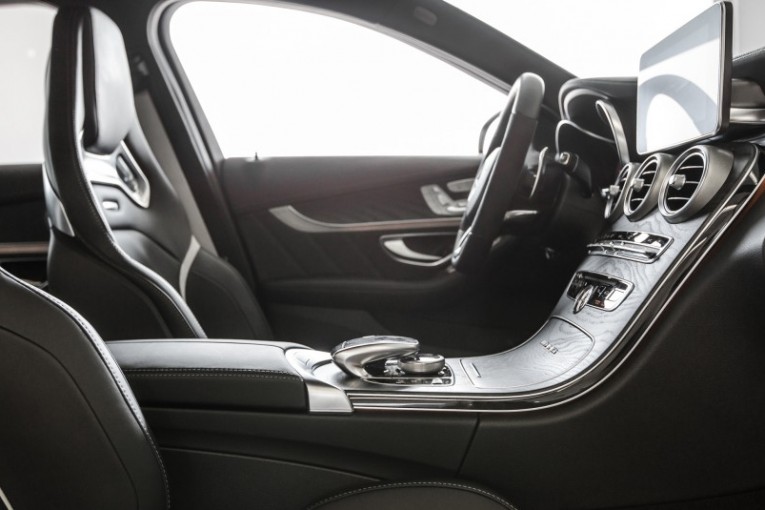 2015-Mercedes-AMG-C63-S-Model-125